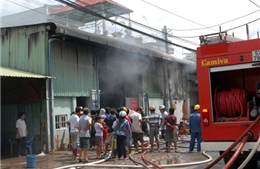 Cháy công ty may, hơn 150 công nhân thoát nạn 